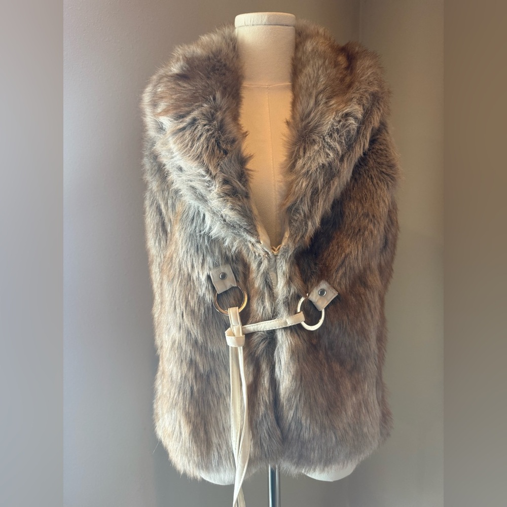 ❄️Y2K banger | Faux leather & Faux Fur Statement Vest – Fever (Size M)